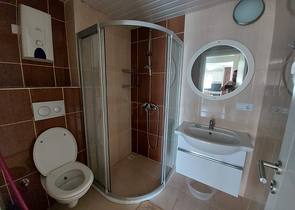 شقة مؤثثة - غرفة وصالة - ضمن مجمع سكني قريب من البحر - في مهموتلار / الانيا 