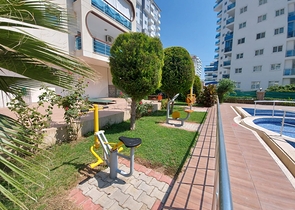 شقة مؤثثة - غرفة وصالة - ضمن مجمع سكني قريب من البحر - في مهموتلار / الانيا 