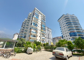 شقة مؤثثة - غرفة وصالة - ضمن مجمع سكني قريب من البحر - في مهموتلار / الانيا 