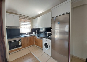 شقة مؤثثة - غرفة وصالة - ضمن مجمع سكني قريب من البحر - في مهموتلار / الانيا 