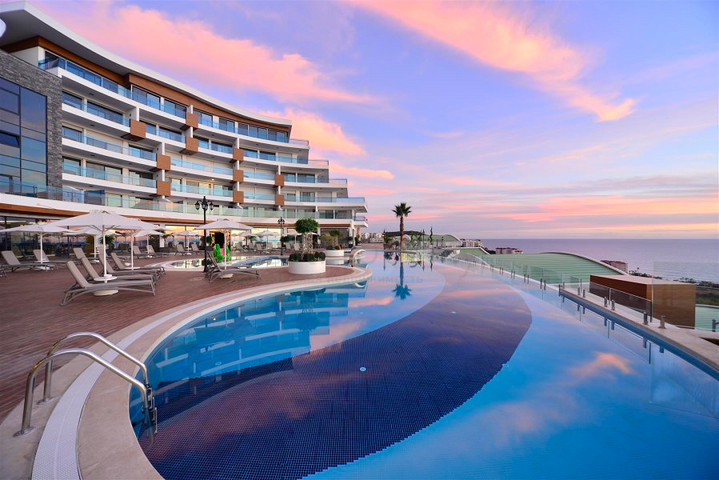 اطلالة بحرية - مجمع فاخر - شقة غرفتين وصالة - في كوناكليه / الانيا 