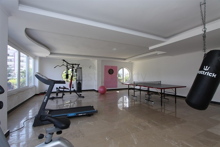 مناسبة للعطلات او الاقامة الدائمة - شقة غرفة وصالة مع الاثاث - في منطقة كاستل / الانيا 