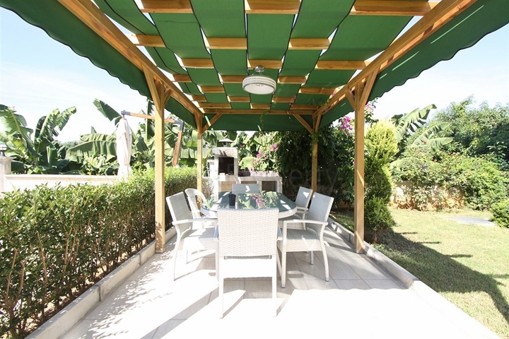 مناسبة للعطلات او الاقامة الدائمة - شقة غرفة وصالة مع الاثاث - في منطقة كاستل / الانيا 