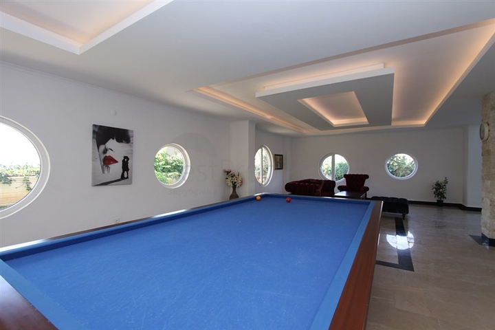 مناسبة للعطلات او الاقامة الدائمة - شقة غرفة وصالة مع الاثاث - في منطقة كاستل / الانيا 