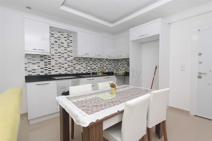 مناسبة للعطلات او الاقامة الدائمة - شقة غرفة وصالة مع الاثاث - في منطقة كاستل / الانيا 