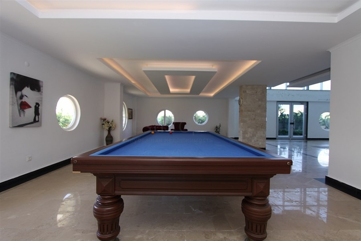 مناسبة للعطلات او الاقامة الدائمة - شقة غرفة وصالة مع الاثاث - في منطقة كاستل / الانيا 