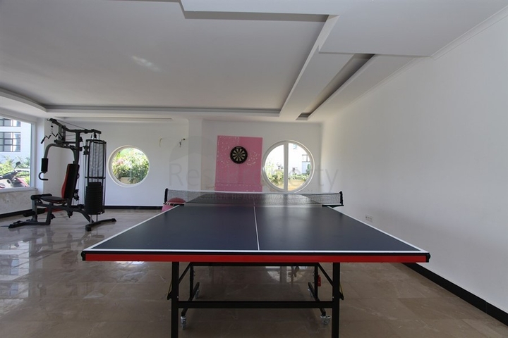 مناسبة للعطلات او الاقامة الدائمة - شقة غرفة وصالة مع الاثاث - في منطقة كاستل / الانيا 