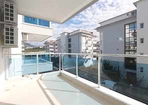 مناسبة للعطلات او الاقامة الدائمة - شقة غرفة وصالة مع الاثاث - في منطقة كاستل / الانيا 