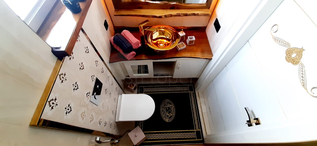 على البحر مباشرة - شقة فاخرة - تصميم غرفتين وصالة - مجمع فاخر - في مهموتلار / الانيا 