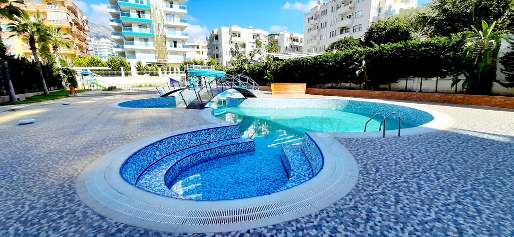 على البحر مباشرة - شقة فاخرة - تصميم غرفتين وصالة - مجمع فاخر - في مهموتلار / الانيا 