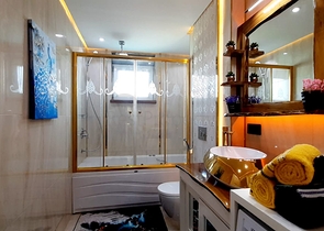 على البحر مباشرة - شقة فاخرة - تصميم غرفتين وصالة - مجمع فاخر - في مهموتلار / الانيا 