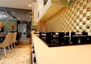 على البحر مباشرة - شقة فاخرة - تصميم غرفتين وصالة - مجمع فاخر - في مهموتلار / الانيا 