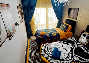 على البحر مباشرة - شقة فاخرة - تصميم غرفتين وصالة - مجمع فاخر - في مهموتلار / الانيا 