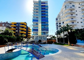 على البحر مباشرة - شقة فاخرة - تصميم غرفتين وصالة - مجمع فاخر - في مهموتلار / الانيا 