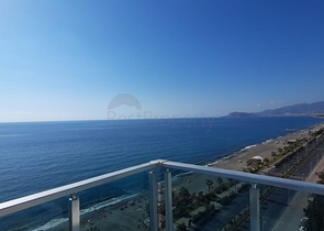 على البحر مباشرة - شقة فاخرة - تصميم غرفتين وصالة - مجمع فاخر - في مهموتلار / الانيا 