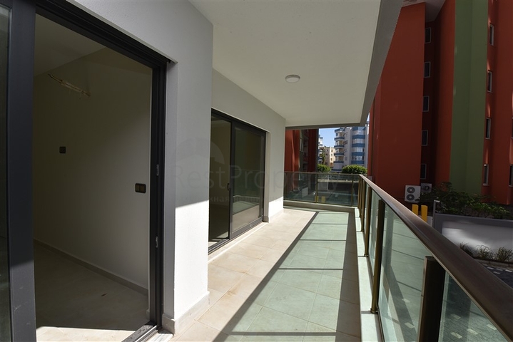 ضمن مجمع على البحر مباشرة - شقة غرفتين وصالة - ضمن مجمع - في مهموتلار / الانيا 