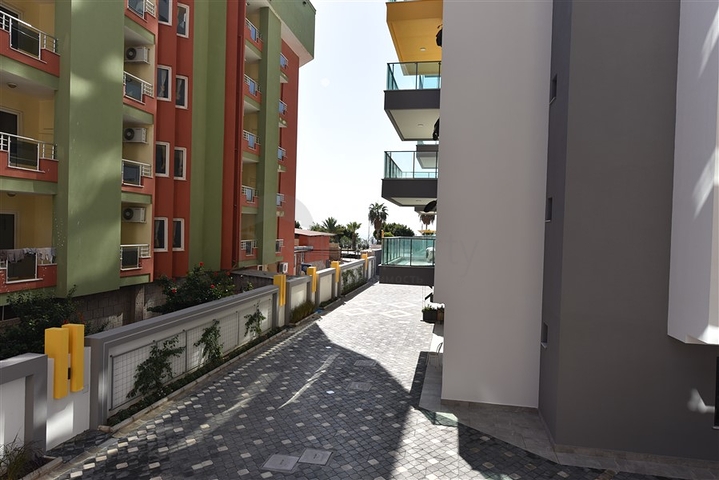 ضمن مجمع على البحر مباشرة - شقة غرفتين وصالة - ضمن مجمع - في مهموتلار / الانيا 