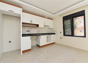 ضمن مجمع على البحر مباشرة - شقة غرفتين وصالة - ضمن مجمع - في مهموتلار / الانيا 