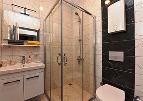 شقة غرفة وصالة - مفروشة - ضمن مجمع حديث 2020 - في مهموتلار / الانيا 