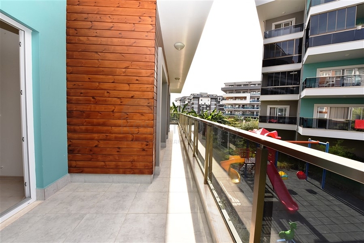 شقة  3 غرف وصالة - مطبخ منفصل -ضمن مجمع حديث - في اوبا / الانيا 