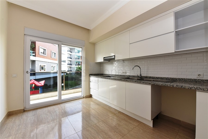 شقة  3 غرف وصالة - مطبخ منفصل -ضمن مجمع حديث - في اوبا / الانيا 