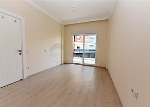 شقة  3 غرف وصالة - مطبخ منفصل -ضمن مجمع حديث - في اوبا / الانيا 