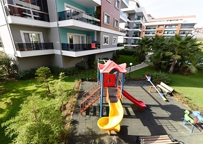 شقة  3 غرف وصالة - مطبخ منفصل -ضمن مجمع حديث - في اوبا / الانيا 