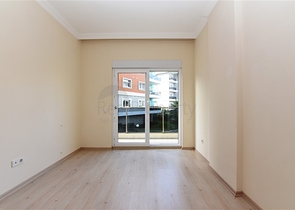 شقة  3 غرف وصالة - مطبخ منفصل -ضمن مجمع حديث - في اوبا / الانيا 