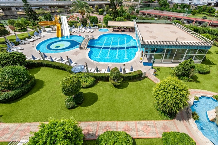 اطلالة جبلية خلابة - شقة عائلية 2 غرفة وصالة - ضمن مجمع سكني في منطقة هادئة وقريبة من المركز - جيكجلي / الانيا