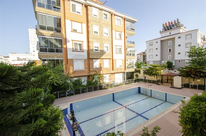 شقة واسعة  4 + 1 في أونجالي كونيالتي أنطاليا