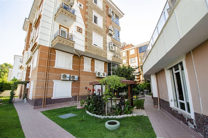 شقة واسعة  4 + 1 في أونجالي كونيالتي أنطاليا