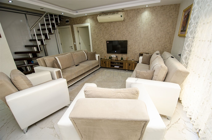 شقة واسعة  4 + 1 في أونجالي كونيالتي أنطاليا