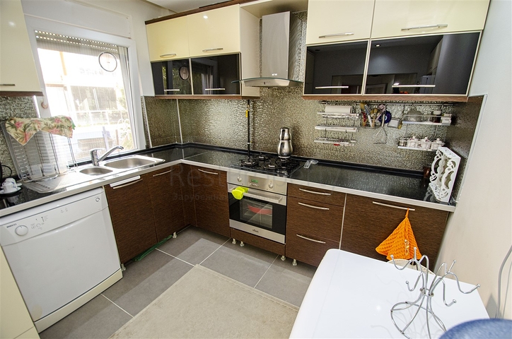 شقة واسعة  4 + 1 في أونجالي كونيالتي أنطاليا