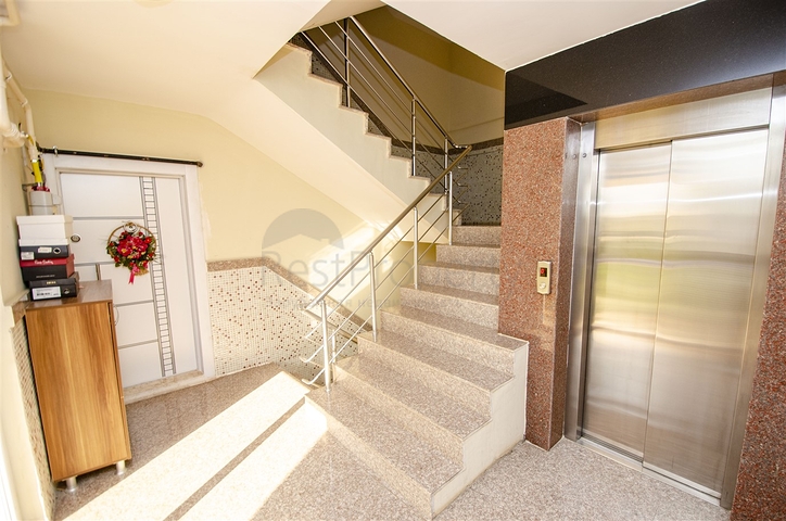 شقة واسعة  4 + 1 في أونجالي كونيالتي أنطاليا