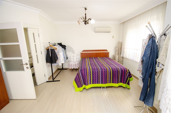 شقة واسعة  4 + 1 في أونجالي كونيالتي أنطاليا