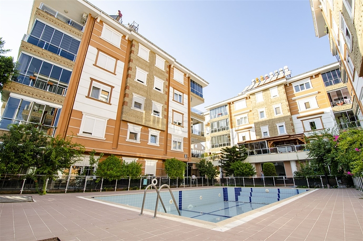 شقة واسعة  4 + 1 في أونجالي كونيالتي أنطاليا