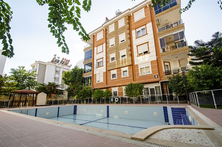 شقة واسعة  4 + 1 في أونجالي كونيالتي أنطاليا