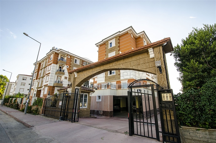 شقة واسعة  4 + 1 في أونجالي كونيالتي أنطاليا