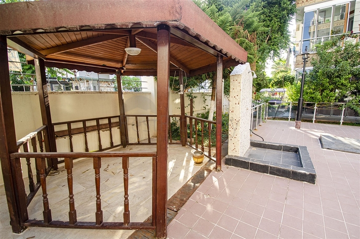 شقة واسعة  4 + 1 في أونجالي كونيالتي أنطاليا