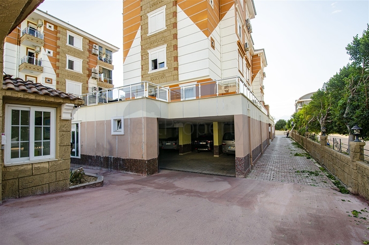 شقة واسعة  4 + 1 في أونجالي كونيالتي أنطاليا