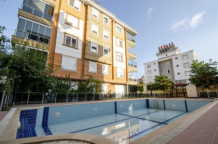 شقة واسعة  4 + 1 في أونجالي كونيالتي أنطاليا