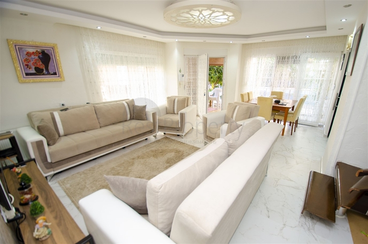 شقة واسعة  4 + 1 في أونجالي كونيالتي أنطاليا