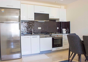 ضمن مجمع 5 نجوم -شقة غرفة وصالة مفروشة - في منطقة اوبا المركزية / الانيا 