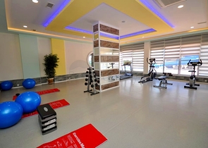 ضمن مجمع 5 نجوم -شقة غرفة وصالة مفروشة - في منطقة اوبا المركزية / الانيا 