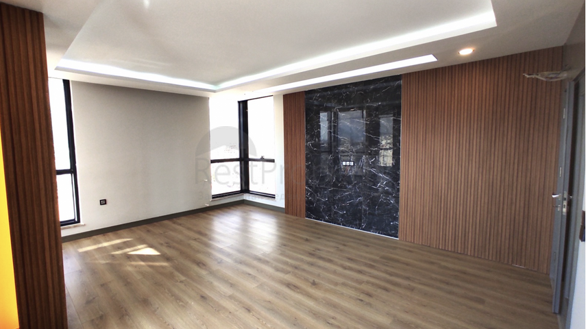 شقة بنتهاوس واسع 4 + 1 في وسط أنطاليا 