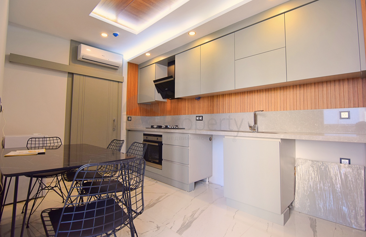 شقة بنتهاوس واسع 4 + 1 في وسط أنطاليا 