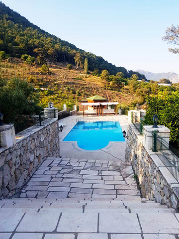 منزل 4 + 1 في Kumluja Kemer محاط ببساتين الحمضيات