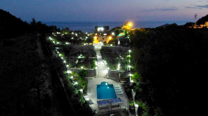 منزل 4 + 1 في Kumluja Kemer محاط ببساتين الحمضيات