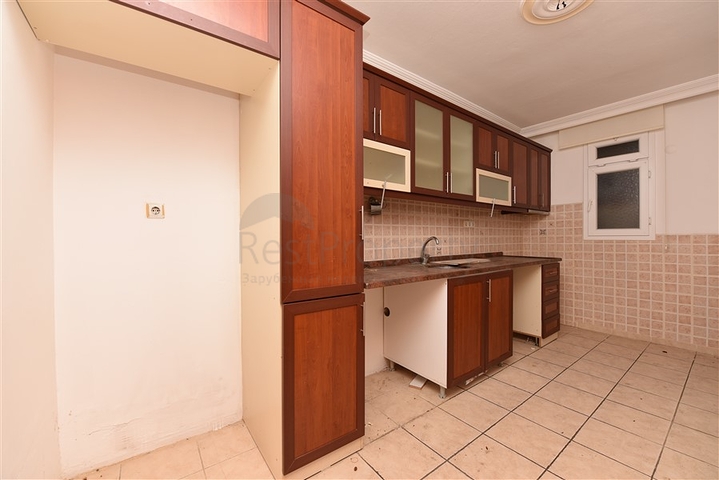 على البحر مباشرة وفي مركز الانيا - شقة 3 غرف وصالة - مناسبة كاستثمار ناجح . 