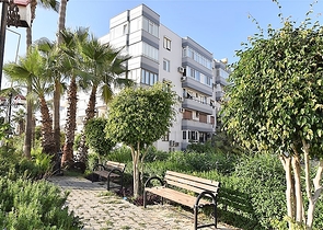 على البحر مباشرة وفي مركز الانيا - شقة 3 غرف وصالة - مناسبة كاستثمار ناجح . 